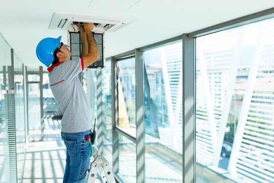 Raumlufttechnische Anlagen können im Betrieb durch Ventilatoren sehr laute Geräusche erzeugen. Ein Schallschutz ist daher unerlässlich.