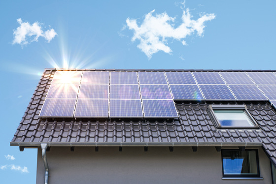 Für Privathaushalte lohnt es sich wieder, selbst erzeugten Solarstrom ins Netz einzuspeisen.