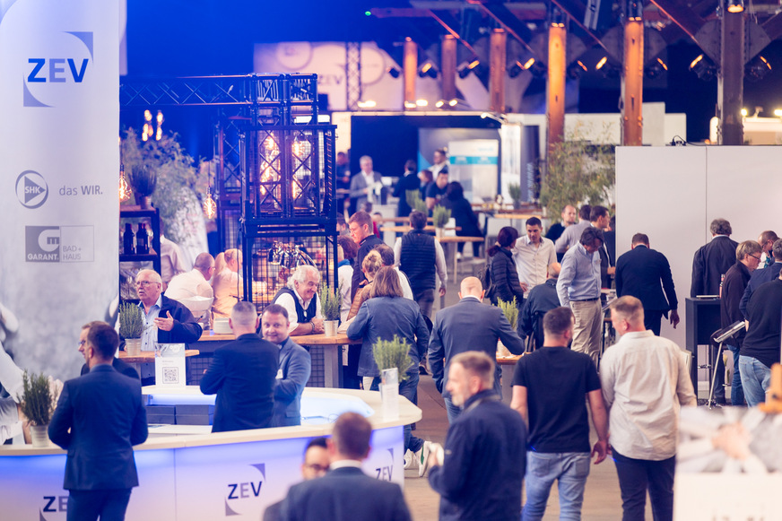 Reges Treiben auf der ZEV-Messe, die die SHK eG und Garant Bad&nbsp;+&nbsp;Haus am 14.&nbsp;Mai in Hamburg veranstalteten.