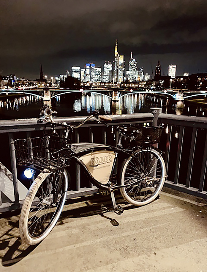 Als Verkehrsmittel verwenden die Chefs auch Fahr­räder in Frankfurt.