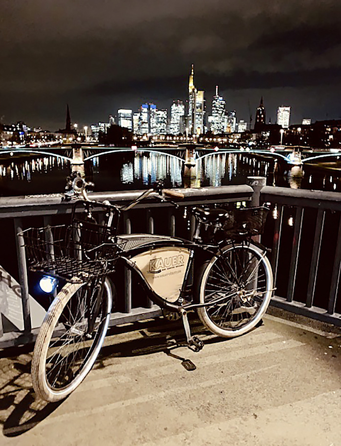 Als Verkehrsmittel verwenden die Chefs auch Fahrräder in Frankfurt.