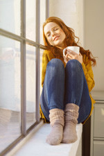 Mit gutem Gewissen kuschelig warme Raumluft genießen dank Komfortwohnraumlüftung mit Wärmerückgewinnung. Diese moderne Haustechnologie reduziert in den kalten Monaten die Lüftungswärmeverluste bis zu 50%.&nbsp;