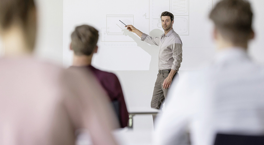 Weiterbildung boomt: Stiebel Eltron bietet nicht nur Präsenzschulungen, sondern hat sein Kurssystem für Fachhandwerker um die Onlineversion „Wärmepumpen-Führerschein“ erweitert.
