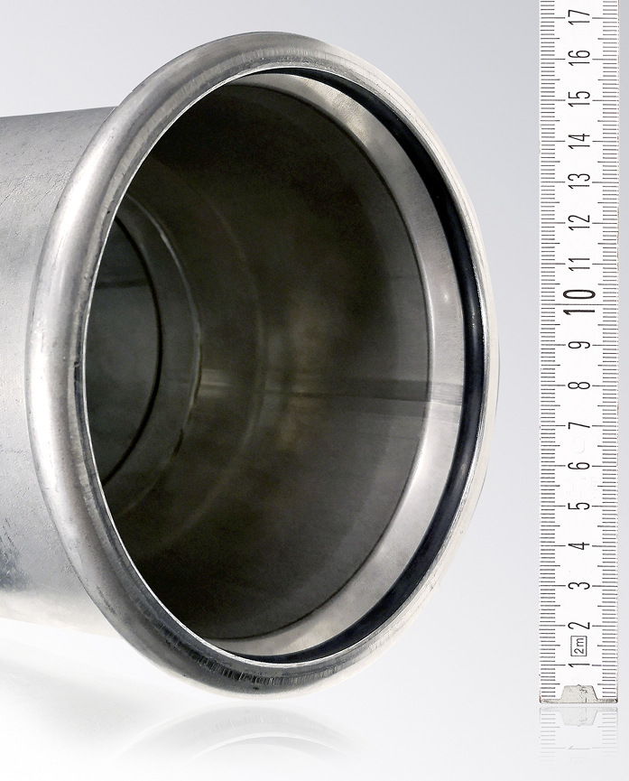 Rohre aus Edelstahl können auch für Steigleitungen verwendet werden. Das System NiroSan ist bis zur Dimension 168,3 mm erhältlich.