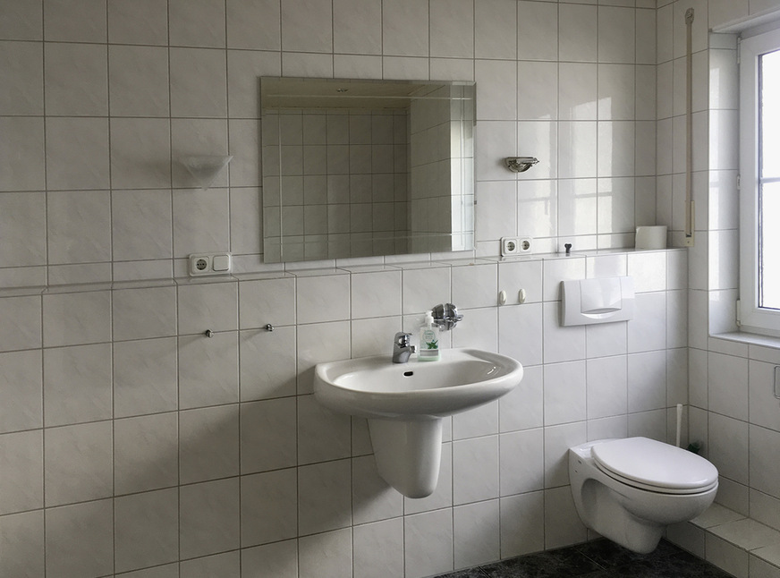 Früher normal, heute nicht mehr nötig: Rundum raumhoch zu fliesen ist out.