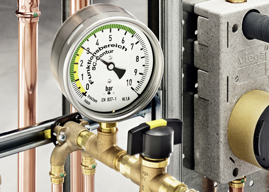 Besser mit Druckluft oder Inertgas prüfen: Denn nach einer Dichtheitsprüfung mit Wasser bestehen Stagnationsrisiken, wenn anschließend kein regelmäßiger Wasseraustausch sichergestellt ist.