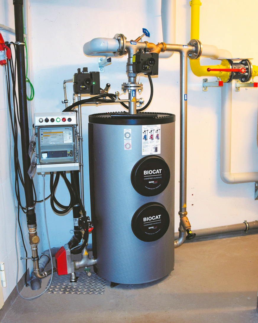 Wenn Hauseigentümer oder Betreiber die Trinkwasserqualität des Wasserversorgers nicht verändern wollen, sind chemiefreie, DVGW-zertifizierte Kalkschutzanlagen für den Kalt- und Warmwasserbereich eine gute Wahl.