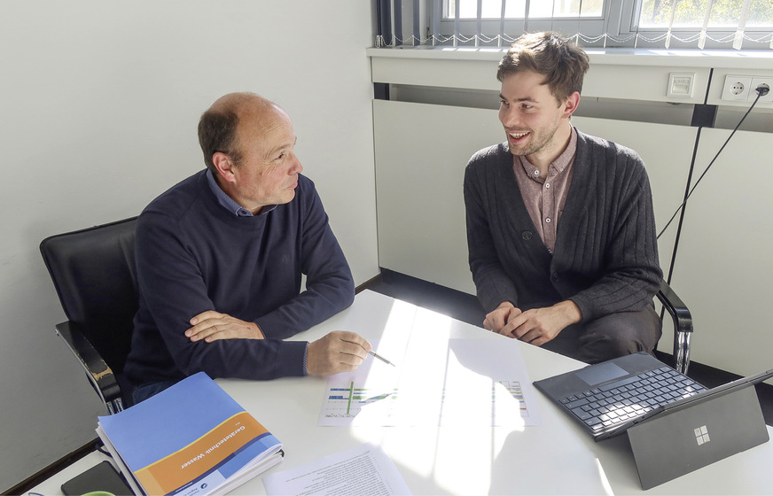 Felix Saier (links) und Martin Sommer haben das neue Lernkonzept erarbeitet und ausgearbeitet.