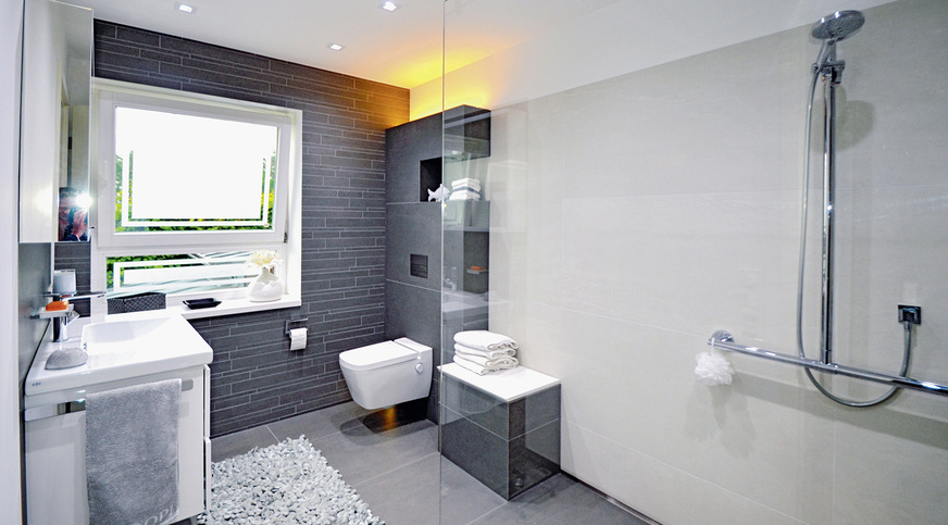 Die Grundfarbe Schwarz­-Weiß in&nbsp;natürlichen Nuancen vermittelt&nbsp;einen klassischen Charakter.