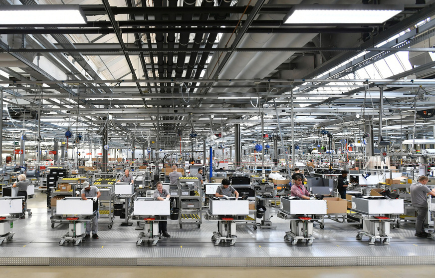 Viessmann plant, in drei Jahren 1 Mrd. Euro in grüne Klimalösungen zu investieren, insbesondere in den Ausbau von Forschungs- und Fertigungskapazitäten für Wärmepumpen.