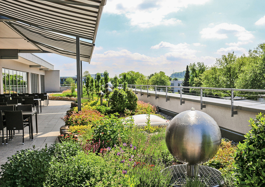 C Für die Planung, den Bau und die Instandhaltung von Dachbegrünungen gelten die „FLL-Dachbegrünungsrichtlinien“.