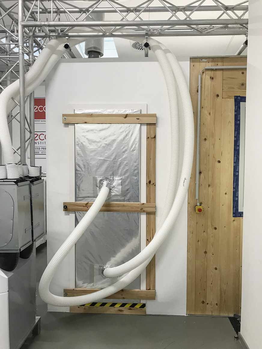 In einer speziellen Prüfkammer des Kölner Eco-Instituts hat Zehnder seine gängigsten Lüftungsgeräte und Luftverteilkomponenten in den letzten Jahren auf mögliche Schadstoffemissionen prüfen lassen.