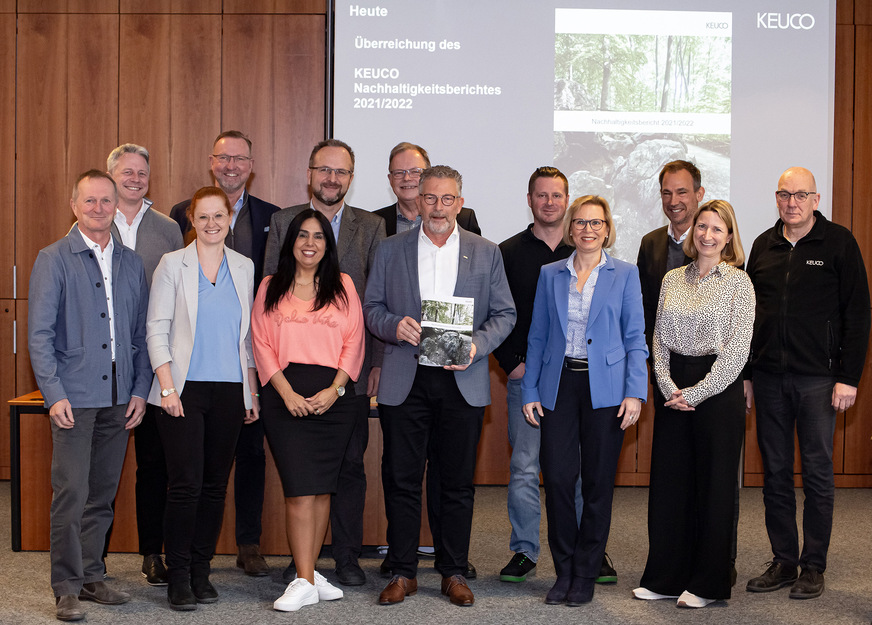 Ein interdisziplinäres Keuco-Team, unter der Leitung von Christoph Westermann (Leitung Anwendungstechnik) und Markus Günther (Leitung Infrastrukturmanagement), hat in den letzten Monaten Zahlen, Daten und Fakten gesammelt, zusammengetragen und aufbereitet. Begleitet wurde das Projekt von Sustainable now aus Regensburg.