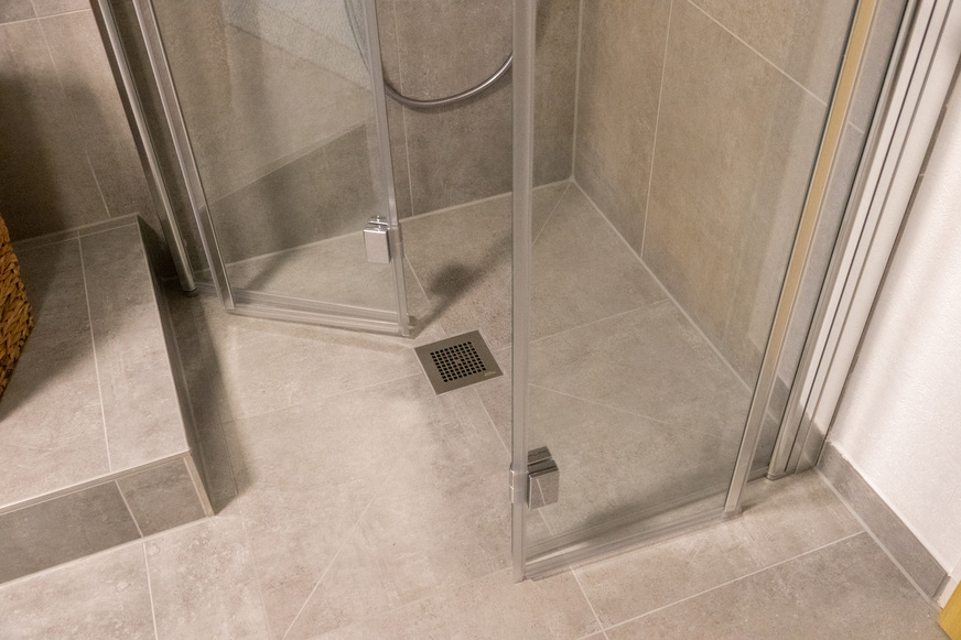 Mit dem Komplett-Duschboard Point E65 lässt sich ein bodeneben begehbarer Duschbereich ohne Stolperfallen realisieren.