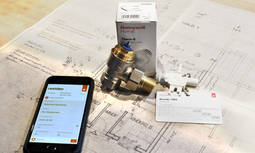 Die einfache Lösung für den hydraulischen Abgleich im Bestand: Heizlastermittlung mit der Resideo Heizlast-App und Ausführung am Heizkörper mit dem Kombi-TRV, einem Thermostatventil mit eingebautem Differenzdruckregler.