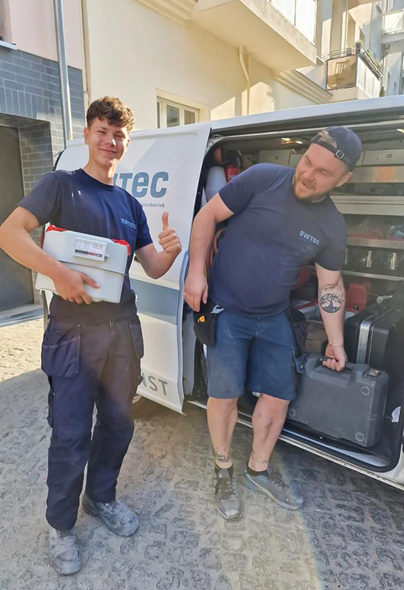 Spaß bei der Arbeit: Azubis und Quereinsteiger sind gleichermaßen vollwertige Mitglieder im Team.