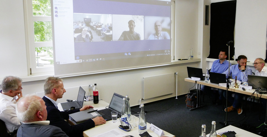 Im Chat mit den Juristen des ZVSHK wurden etliche Probleme im Zusammenhang mit der Umsetzbarkeit des GEG erörtert.