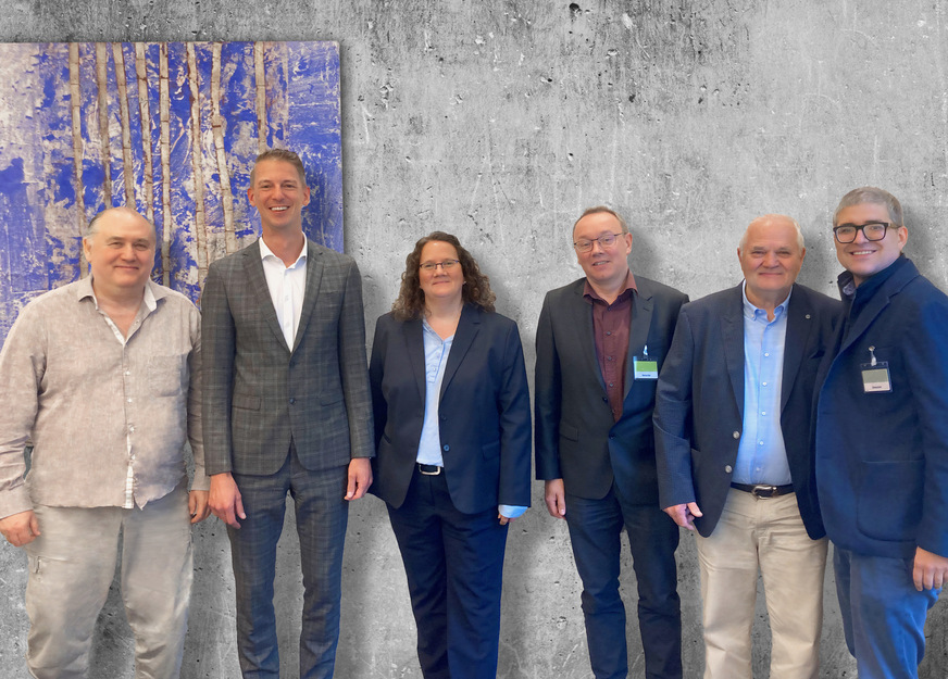 ACO Haustechnik und elastoform gehen gemeinsame Wege. V.l.n.r.: Walter Lübeck (Elastoform), Jan Radzey (ACO), Stefani Abraham (Elastoform), Bernd Abraham (Elastoform), Manfred Fricke (Elastoform), Wilco Früh (M&A für ACO).