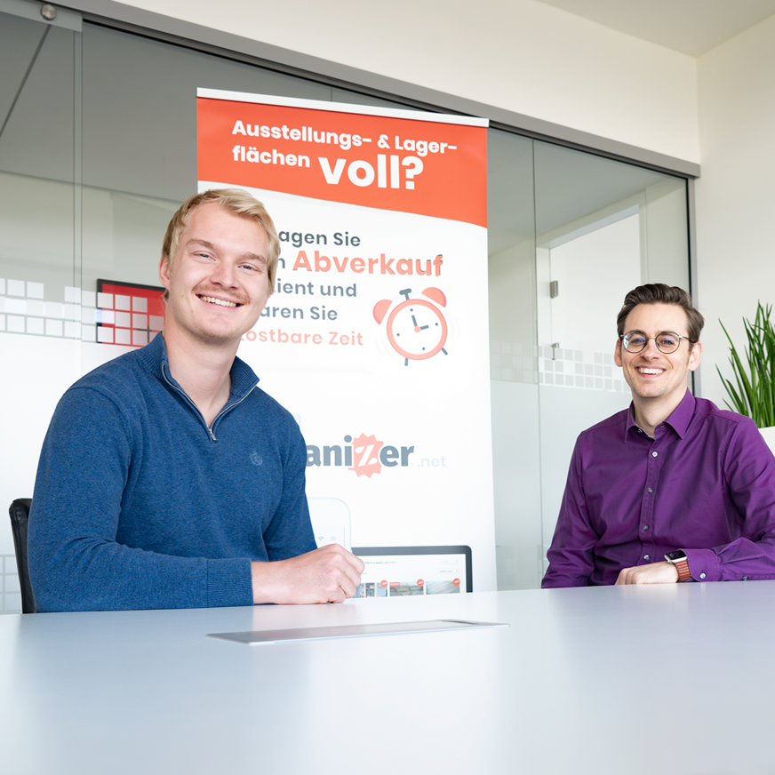 Noah-Pierre Dozier, Head of Sales und Strategy Sellanizer (links) und Dennis Mittelmann, Geschäftsführer Sellanizer (rechts).