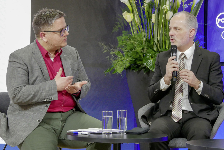 Jörg Wermes (rechts), Geschäftsführer der Innung SHK Köln, im Gespräch mit SBZ-Chefredakteur Dennis Jäger zur ISH 2023 in Frankfurt. Thema: Nachwuchs im SHK-Handwerk.