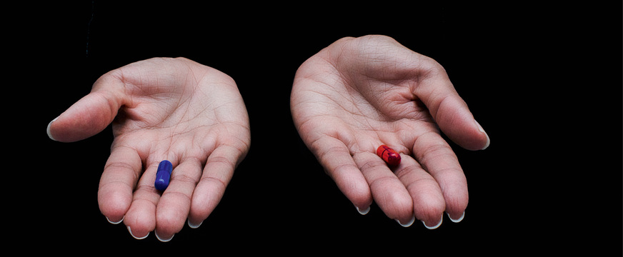 Rote oder blaue Pille? Vor dieser Entscheidung steht jeder SHK-Handwerksunternehmer, wenn es um Digitalisierung geht.