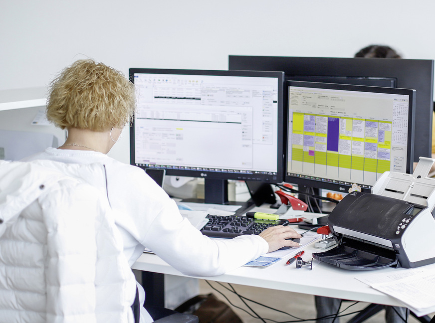 Jeder Mitarbeiter hat jetzt eine E-Mail-Adresse, ein Officekonto und Zugang zur&nbsp;Chatsoftware.