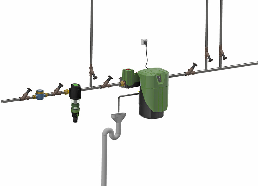 Die Installation der chemiefrei ­arbeitenden Kalkschutzgeräte erfolgt direkt am Haupt­wassereingang nach dem ­Wasserzähler, Druckminderer und Hauswasserfilter. ­Benötigt werden ein Stromanschluss (230 V) und ein freier Auslauf zum Abfluss.