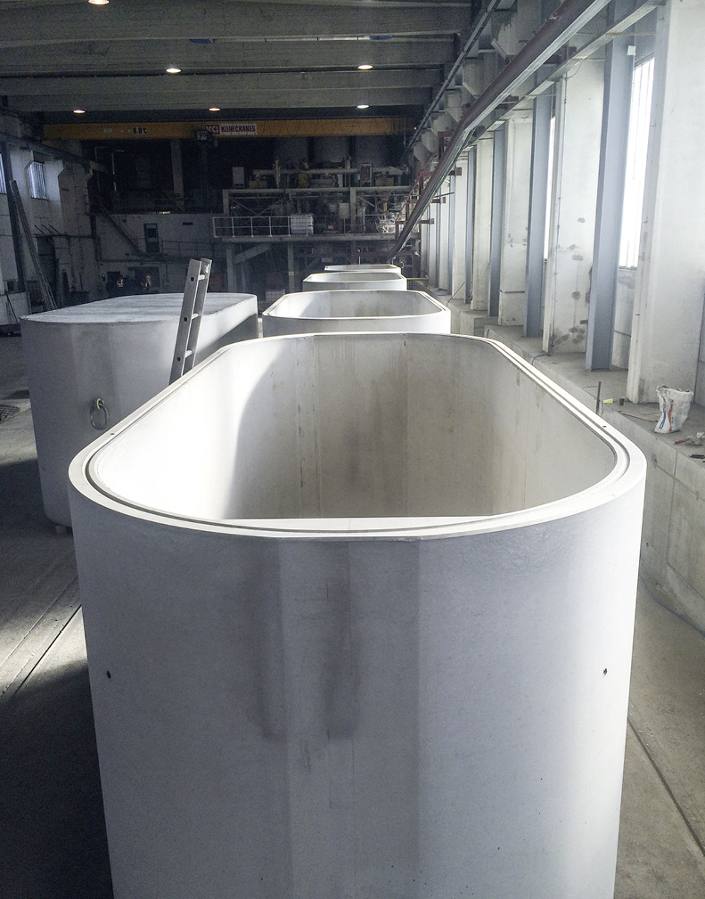 Produktion des Ovalbehälters: Alle Stahlbetonbehälter des Herstellers sind fugenlos und wasserdicht. Dadurch sind sie nicht nur für Schüttgut, wie Holzpellets, sondern z. B. auch für die Lagerung von Löschwasser einsetzbar.