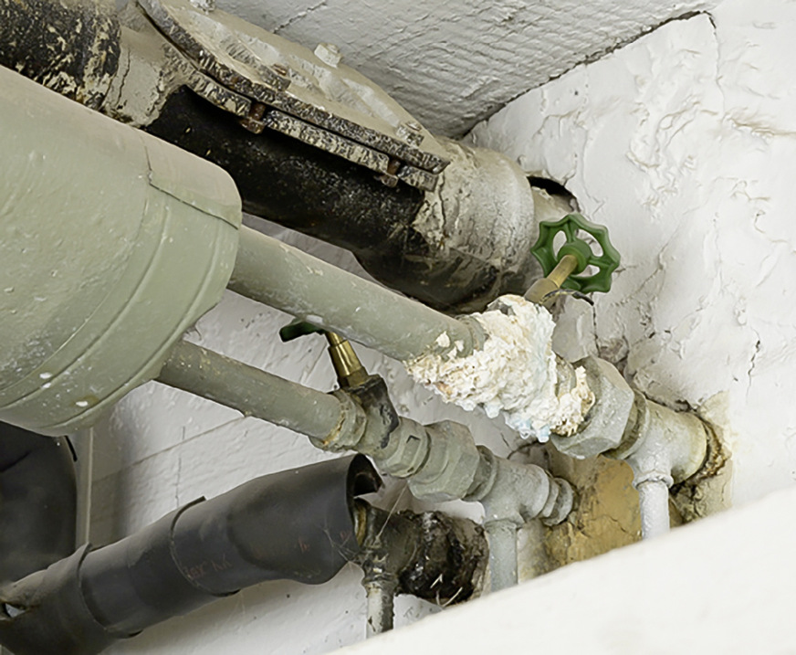 Ein derart veraltetes Rohrnetz ist ein verlässlicher Indikator für mögliche Hygieneprobleme in der Trinkwasser-Installation.