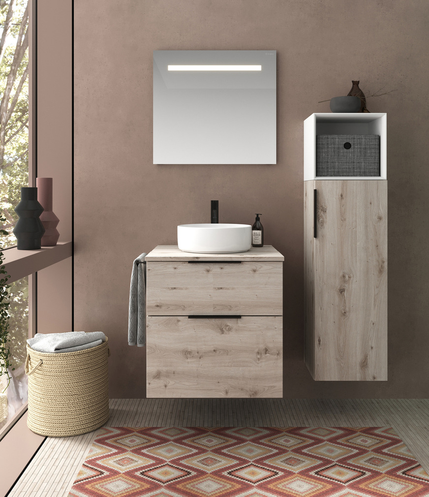 Durch die Produktion am Standort Deutschland, wie hier bei der Kollektion Eqio aus der Serie sys10, hat Burgbad kurze Transportwege und eine gute Kontrolle über die Lieferkette. Zudem verwendet das seit 2016 klimaneutral produzierende Unternehmen ausschließlich PEFC-zertifiziertes Holz.