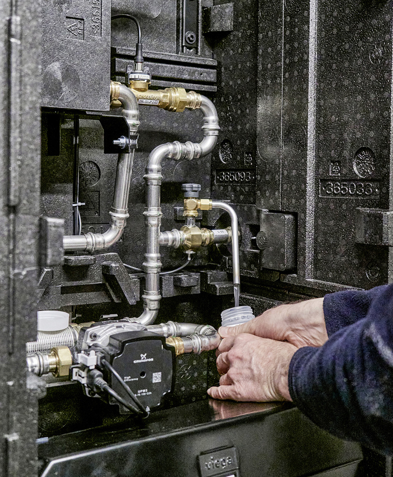 Temporäres Erhöhen der Warmwasserspeichertemperatur, Spülungen oder eine Desinfektion der Trinkwasser-Installation direkt vor der Probennahme machen die Beprobung einer Trinkwasser-Installation auf Legionellen sofort ungültig.