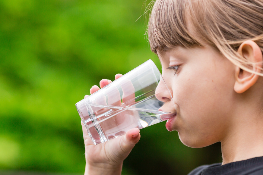 Trinkwasser muss dauerhaft genusstauglich, sauber und rein sein. Dann kann es auch immer unbedenklich getrunken werden.