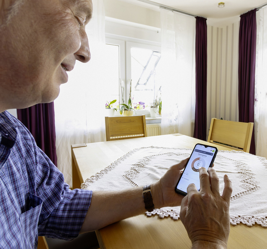 Udo Scholl bedient und überwacht das Wärmepumpensystem bequem aus der Ferne per Daikin-Onecta-App.