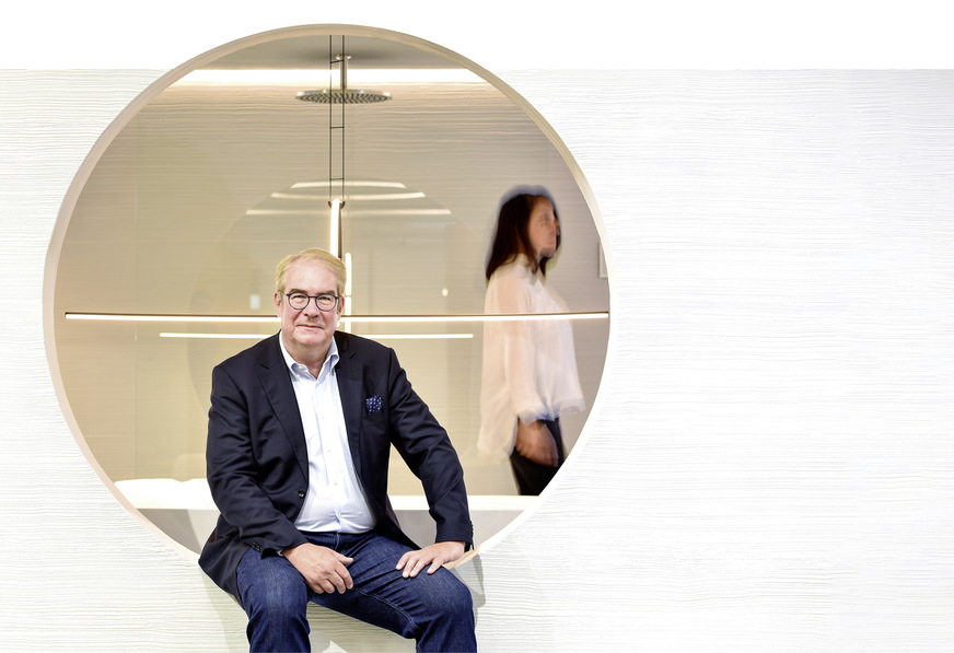 „Außen schick und innen smart: In diesem Bereich, in dem Hightech und individuelle Gestaltungskonzepte perfekt zusammengebracht werden, um im Badezimmer emotionales Erleben zu fördern, wird die Zukunft des Badezimmers definiert.“Jens J. Wischmann, Geschäftsführer der Vereinigung Deutsche Sanitärwirtschaft und Mitinitiator der Trendplattform „Pop up my Bathroom“.