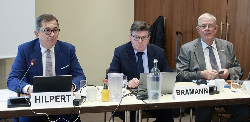 Der Vorstand, Teil 2: Präsident Michael Hilpert (links) und Vizepräsident Norbert Borgmann (rechts). In der Mitte: Hauptgeschäftsführer Helmut Bramann.