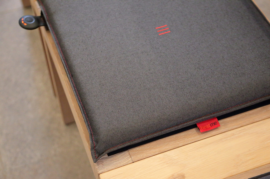 In jedem Heizkissen verbirgt sich ein Akku, der zeitsparend kabellos im innovativen Ladetower geladen wird.