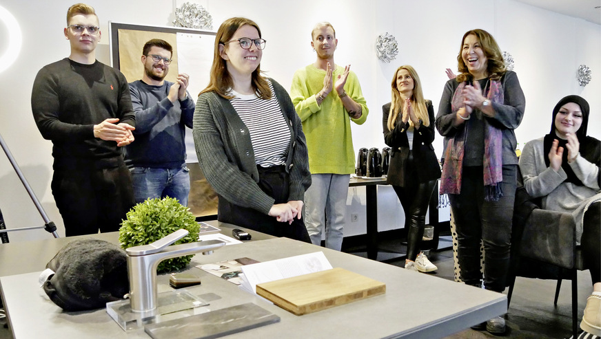 Geschafft: Nach halbstündiger Präsentation zur Ausarbeitung des Badentwurfs gab es Beifall –&nbsp;ein schöner Lohn für die geleisteten Stunden intensiver Planung.