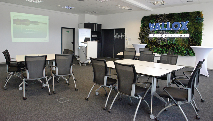 Die Vallox AIRcademy bietet 2024 ein vielseitiges und praxisnahes Seminarprogramm aus Präsenz-Veranstaltungen und Live-Webinaren – z.B, zur neuen Bundesförderung für effiziente Gebäude.