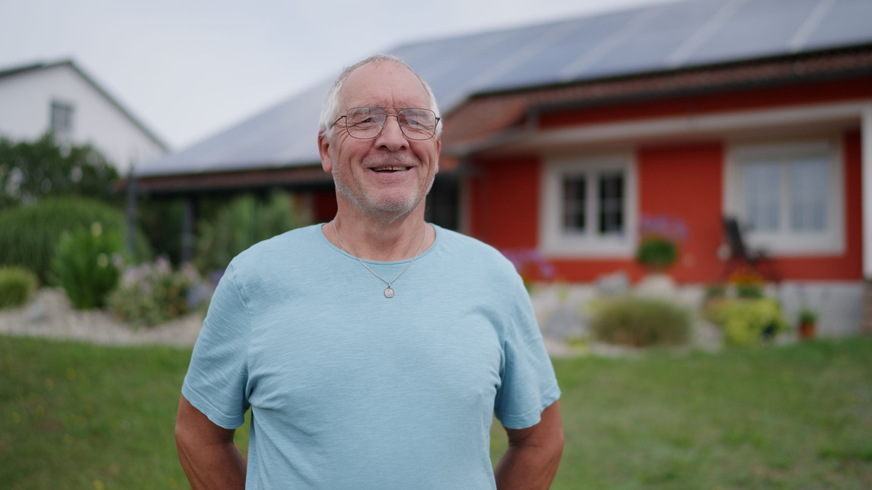 Die neue Heiztechnik ist bereits Photovoltaik-Strom-ready. Josef Wimmer hat daher – wenn die aktuelle Förderung für die Photovoltaik-Anlage ausläuft – geplant, sie auf 100%ige Eigennutzung umzustellen. Ins öffentliche Netz will er dann nur noch Strom-Überschüsse einspeisen.