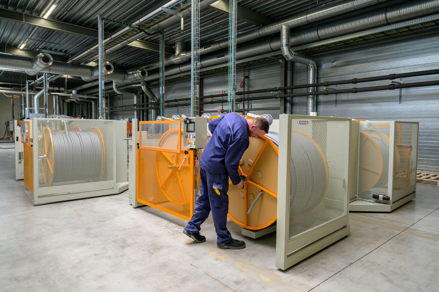 Henco investiert insgesamt 10&nbsp;Mio.&nbsp;Euro in eine neue Produktionsanlage für Rohrisolierungen, um damit seine Mehrschichtverbundrohre ab sofort selbst zu isolieren.