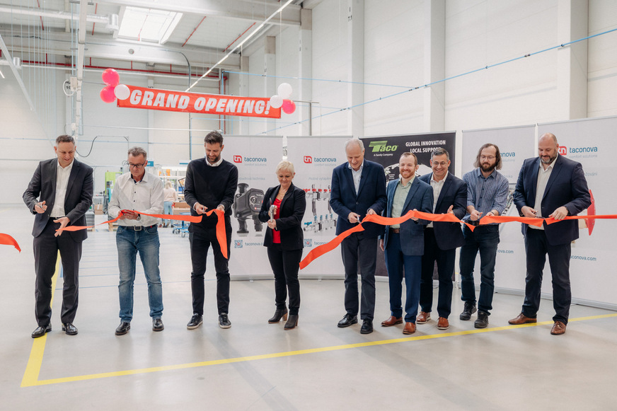 Zur feierlichen Eröffnung der neuen Taconova Produktionsstätte im tschechischen Boršov wurde das rote Band durchschnitten.