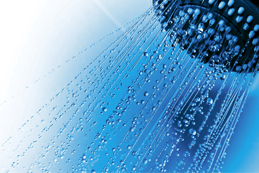 Gesundheitsgefährdend werden Legionellen, wenn sie in größerer Anzahl in die Lunge gelangen. Dies kann durch das Einatmen von kontaminiertem Wassernebel unter der Dusche geschehen.