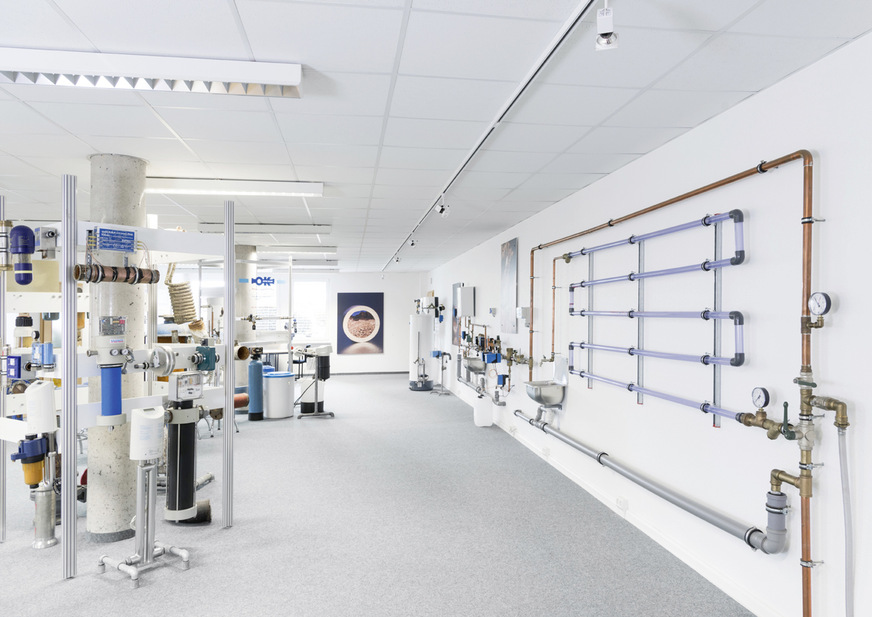Das Technologiezentrum des Unternehmens dient der Entwicklung und Prüfung von Produktlösungen, der Durchführung von Schulungen sowie der Kundeninformation.