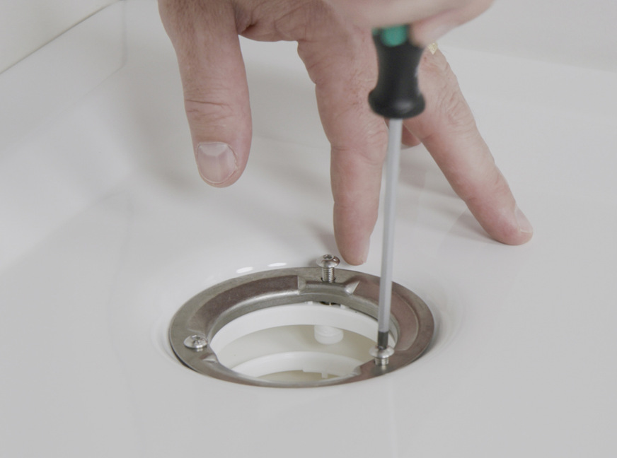 3 Verschrauben nicht vergessen.