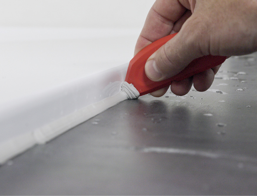 5 Die Stahl-Emaille-Wanne liegt flach auf, sie ist für Neubau wie Modernisierung geeignet.