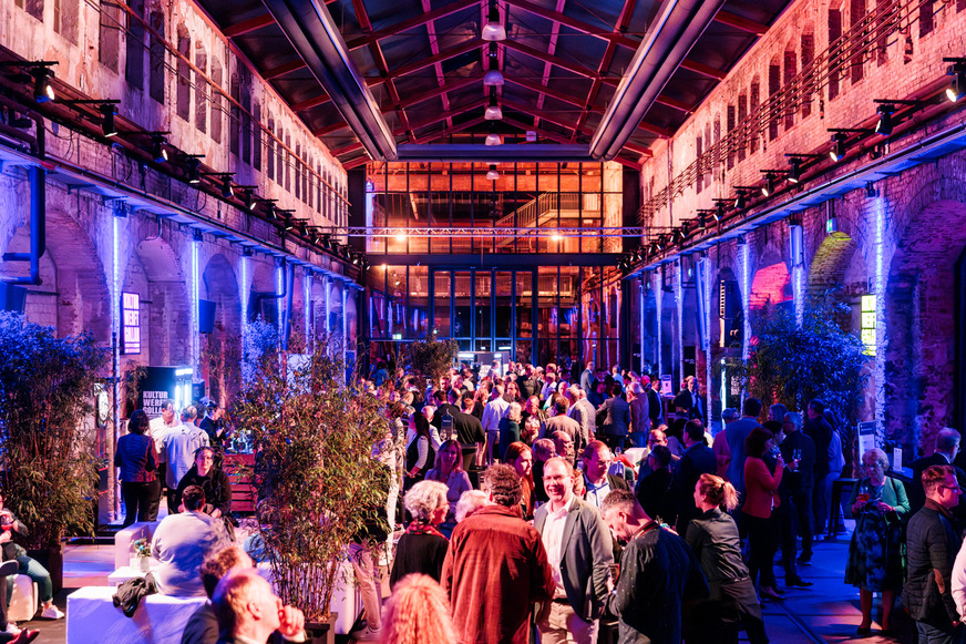 Die Teilnehmenden waren vom einzigartigen Ambiente der Kulturwerft Gollan in Lübeck begeistert.