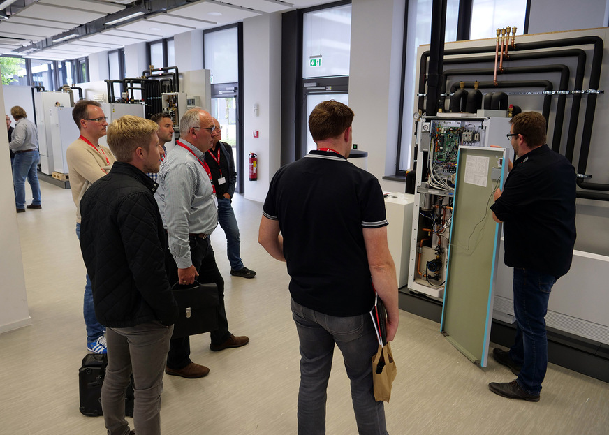 Rundgang durch die Ausstellung des Gastgebers Mitsubishi Electric Europe in Ratingen.