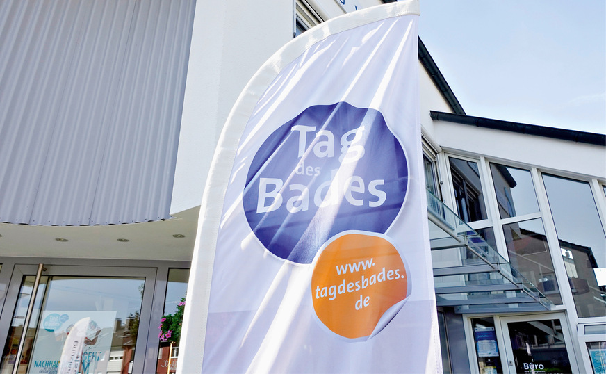 Der Tag des Bades vor Ort in einer Ausstellung des Handwerks: bad & heizung Wübbelt in Bottrop-Kirchhellen hat die Aktion durch Anzeigenschaltung in lokalen Medien unterstützt und konnte am Tag des Bades 2023 ein erhöhtes Besucheraufkommen in der Badausstellung verzeichnen.