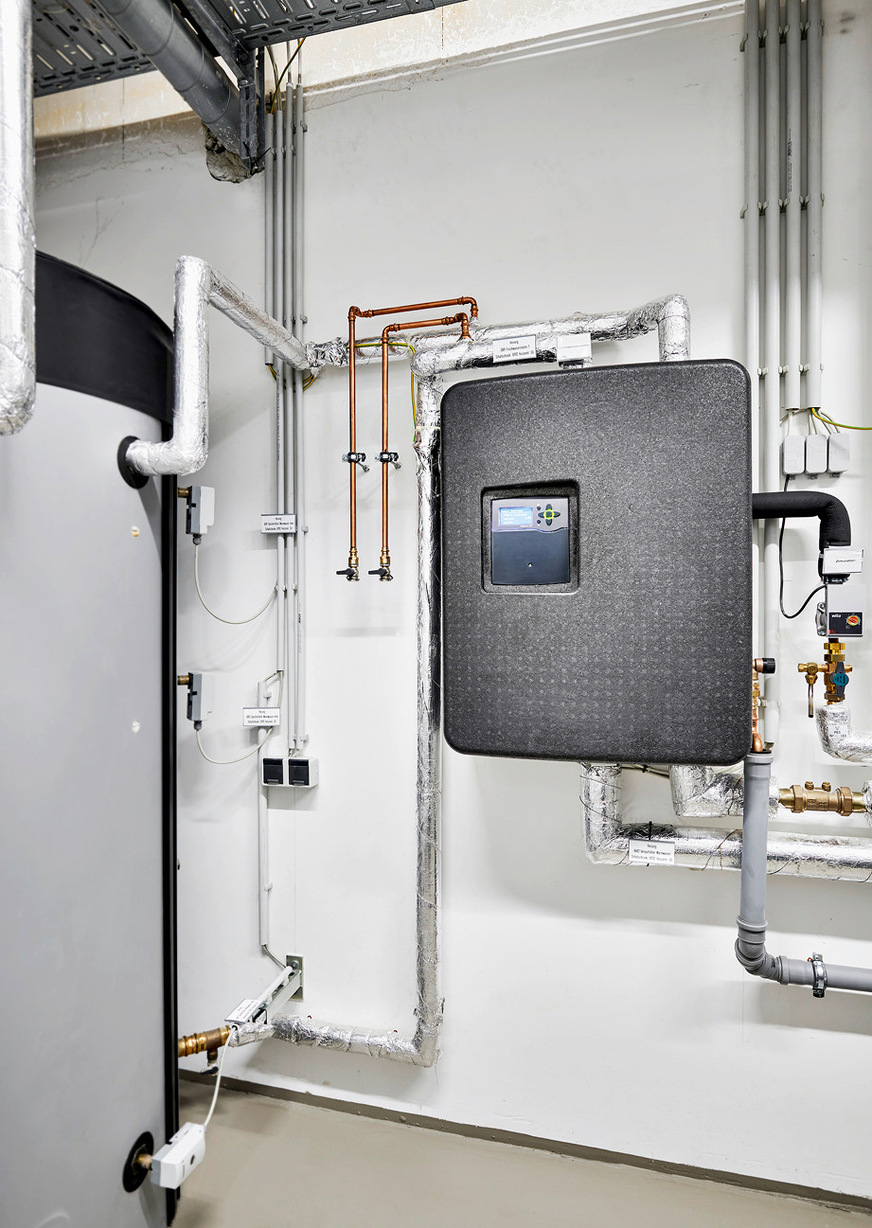 Der normgerecht dimensionierte Pufferspeicher als Energiezentrale und die Trinkwassererwärmung bedarfsgerecht im Durchflussprinzip sind eine gleichermaßen hygienische wie energieeffiziente Variante der Bereitstellung von Warmwasser.