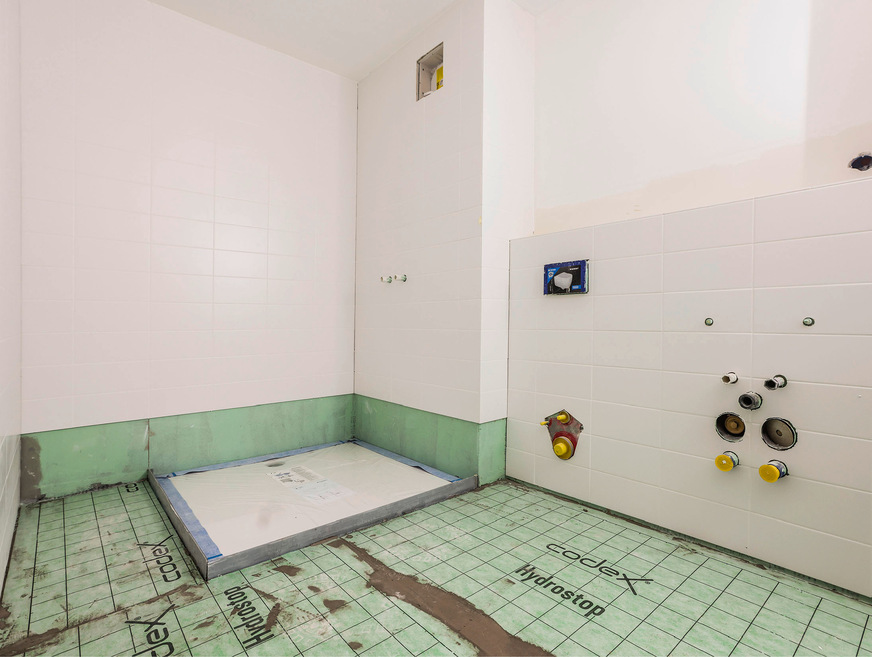 In der Baustellenpraxis kommt es immer wieder zu Gewerkekollisionen, etwa zwischen Sanitär- und Elektroleitungen. Mit BIM-Planungsmethoden lassen sich diese Kollisionen weitgehend vermeiden.